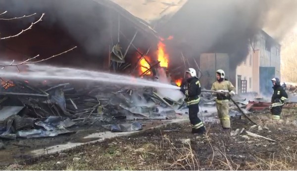 1000 квадратов охвачено огнем: в Краснодаре горит склад на Уральской 1000 квадратов охвачено огнем: в Краснодаре горит склад на Уральской