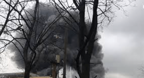 Пожар на юге Москвы обрушил перекрытия и охватил семь тысяч квадратных метров Пожар на юге Москвы обрушил перекрытия и охватил семь тысяч квадратных метров