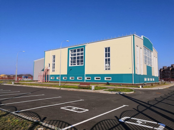 В Калининском районе построен спортивный комплекс с плавательным бассейном