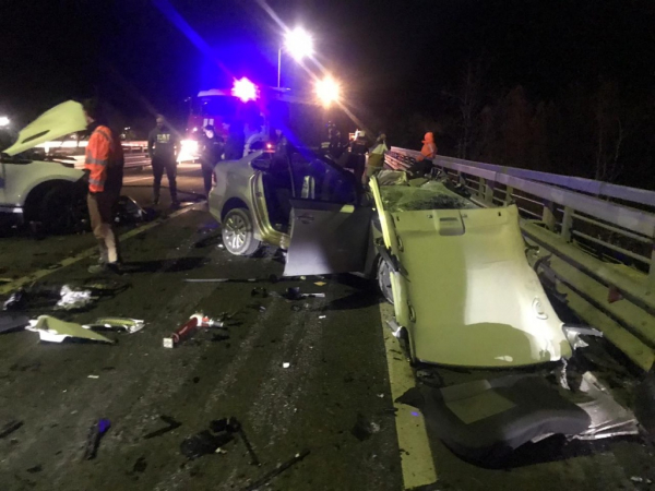 Четыре человека погибли в лобовом ДТП в Сочи (ВИДЕО) Четыре человека погибли в лобовом ДТП в Сочи (ВИДЕО)