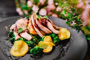 Еда на высоте. Гастрономический гид по заведениям курорта «Роза Хутор» Еда на высоте. Гастрономический гид по заведениям курорта «Роза Хутор»