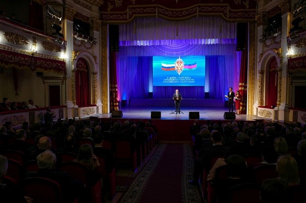 
            Губернатор Кубани поздравил сотрудников краевого управления ФСБ с профессиональным праздником                    