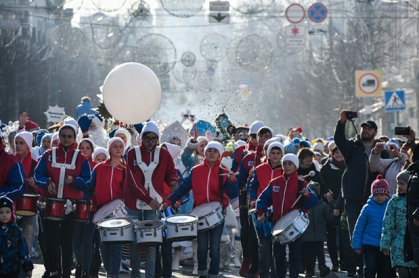 Парад Дедов Морозов и ярмарка: в Краснодаре открыли главную городскую елку
Парад Дедов Морозов и ярмарка: в Краснодаре открыли главную городскую елку