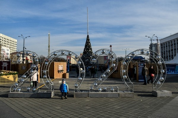 Парад Дедов Морозов и ярмарка: в Краснодаре открыли главную городскую елку
Парад Дедов Морозов и ярмарка: в Краснодаре открыли главную городскую елку