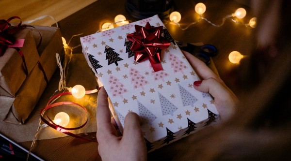 Помочь другому — сделать подарок себе. Как делать добро на Новый год — 2020