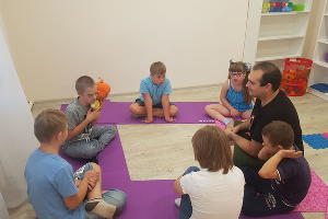 Помочь другому — сделать подарок себе. Как делать добро на Новый год — 2020