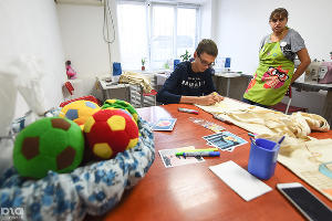 Помочь другому — сделать подарок себе. Как делать добро на Новый год — 2020