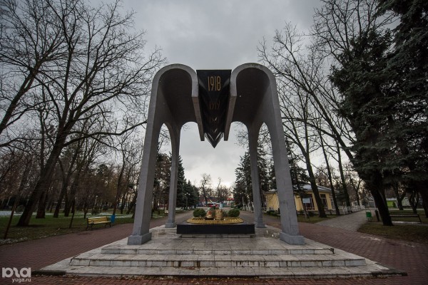 «У нас полгорода на костях — "расстрельный угол" можно открывать где угодно». Что думают эксперты о новом мемориале в центре Краснодара «У нас полгорода на костях — "расстрельный угол" можно открывать где угодно». Что думают эксперты о новом мемориале в центре Краснодара