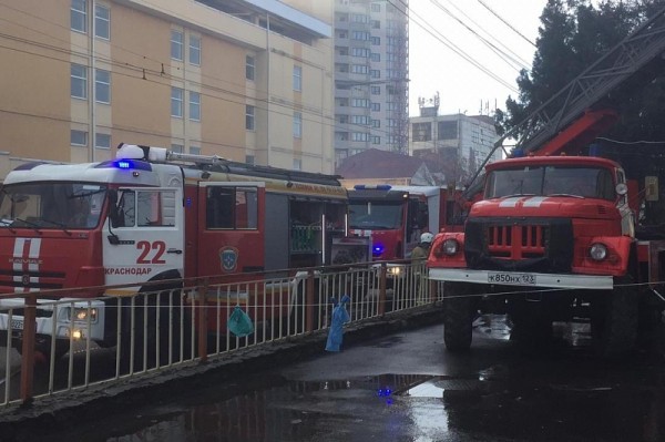 
            В Краснодаре горит хлебозавод, персонал эвакуирован                    