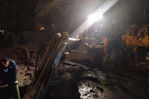 
            В Краснодаре из-за порыва трубы 84 многоквартирных дома остались без воды                    