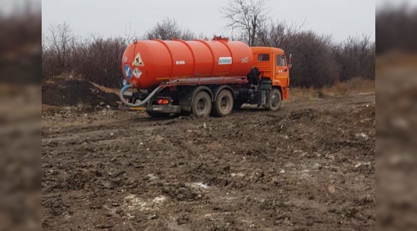 В Краснодаре поймали ассенизатора, который сливал нечистоты в поле
