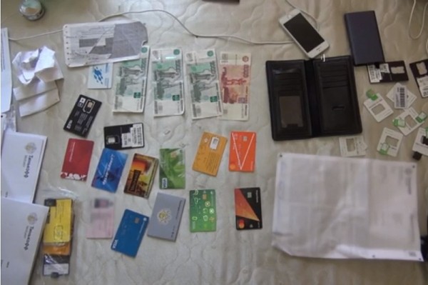 В Краснодаре задержан сбытчик фальшивых пятитысячных купюр
В Краснодаре задержан сбытчик фальшивых пятитысячных купюр