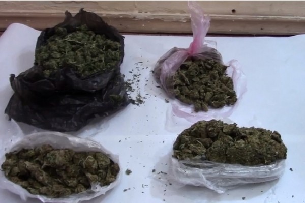 
            В Краснодарском крае у пассажира автомобиля обнаружили 400 г наркотиков. Ему грозит до 10 лет тюрьмы                    