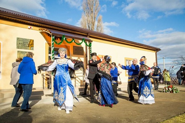 В селе Бужор под Анапой в рамках нацпроекта отремонтировали Дом культуры
В селе Бужор под Анапой в рамках нацпроекта отремонтировали Дом культуры