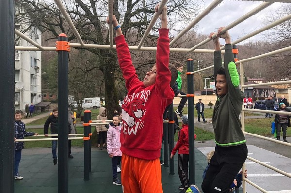 
            В Сочи в рамках нацпроекта открылись 11 новых уличных спорткомплексов                    