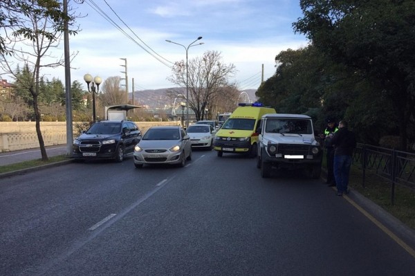 
            В Сочи водитель Gelandewagen сбил насмерть 74-летнюю женщину                    