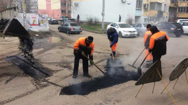 В первые недели нового года в Краснодаре выполнили ямочный ремонт уже на 46 участках автодорог В первые недели нового года в Краснодаре выполнили ямочный ремонт уже на 46 участках автодорог