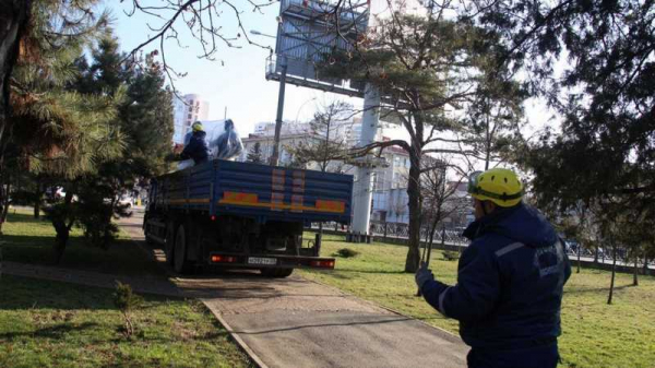 Новая жизнь Ильича: обновленный памятник «Ленин говорит с матросом» установили в центре Краснодара Новая жизнь Ильича: обновленный памятник «Ленин говорит с матросом» установили в центре Краснодара