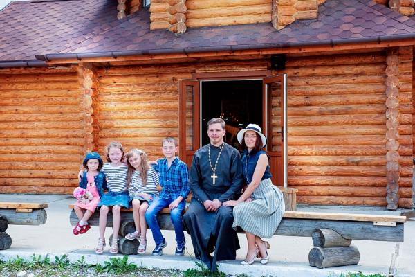 Батюшка особого назначения: в Новороссийске служит полковой священник