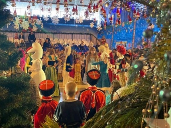 Атаманскую ёлку провели в Новороссийске Атаманскую ёлку провели в Новороссийске