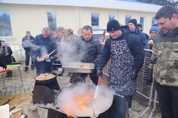 В Тимашевске на Новый год сварили 100 литров борща В Тимашевске на Новый год сварили 100 литров борща