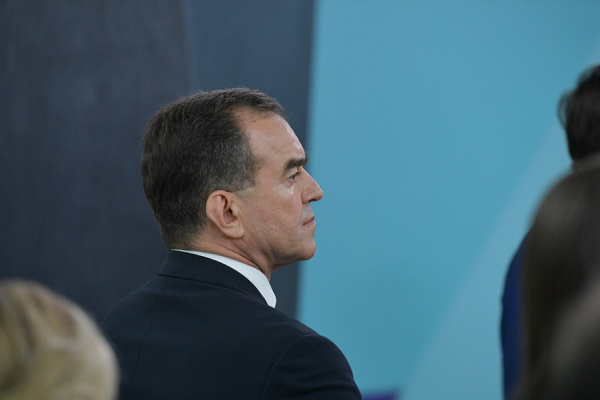 Владимир Путин в Сочи проводит встречу со студентами ведущих отечественных университетов