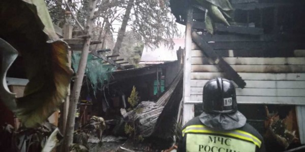 Из-за пожара в Сочи эвакуировали 9 человек