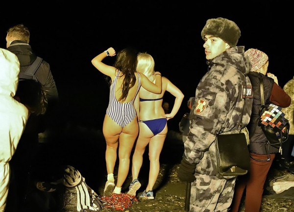 И в купели, и в море: На Кубани отмечают праздник Крещения Господня