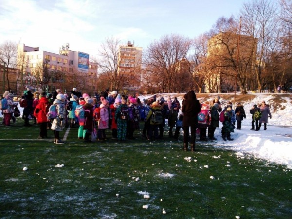 Эвакуированы ученики десяти российских школ Эвакуированы ученики десяти российских школ