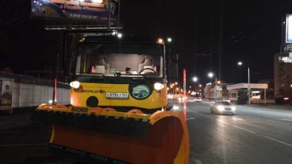 В ночь с 23 на 24 января в Краснодаре обработали дороги и путепроводы от гололедицы