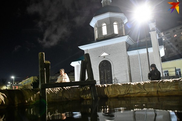И в купели, и в море: На Кубани отмечают праздник Крещения Господня