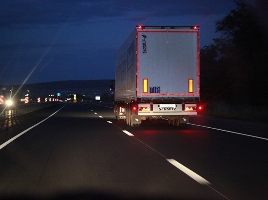 Под Новороссийском сгорели пять грузовиков: предполагается поджог