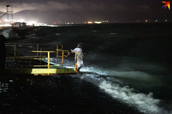 И в купели, и в море: На Кубани отмечают праздник Крещения Господня