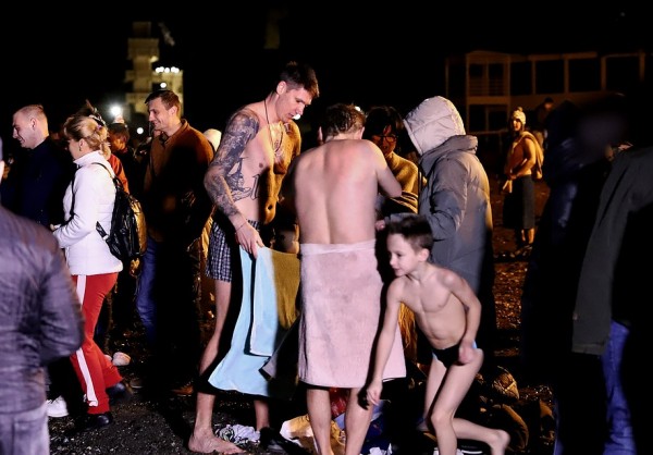 И в купели, и в море: На Кубани отмечают праздник Крещения Господня