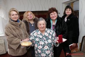 Керченские чиновники подарили блокадникам хлеб. Аксенов потребовал уволить их