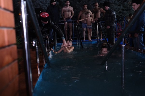 
            Крещенские купания проходят в Краснодаре                    