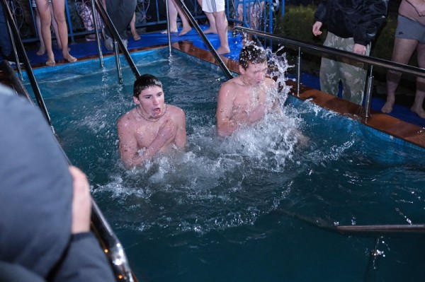 
            Крещенские купания проходят в Краснодаре                    