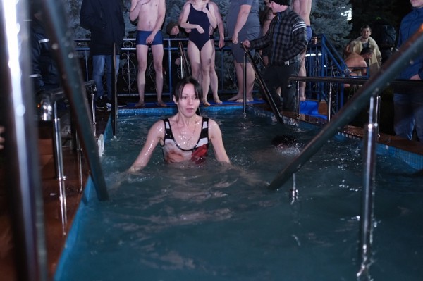 
            Крещенские купания проходят в Краснодаре                    