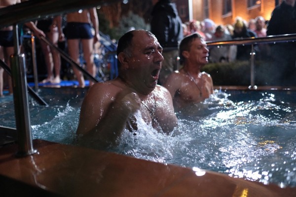 
            Крещенские купания проходят в Краснодаре                    