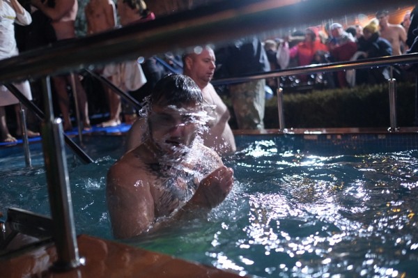 
            Крещенские купания проходят в Краснодаре                    