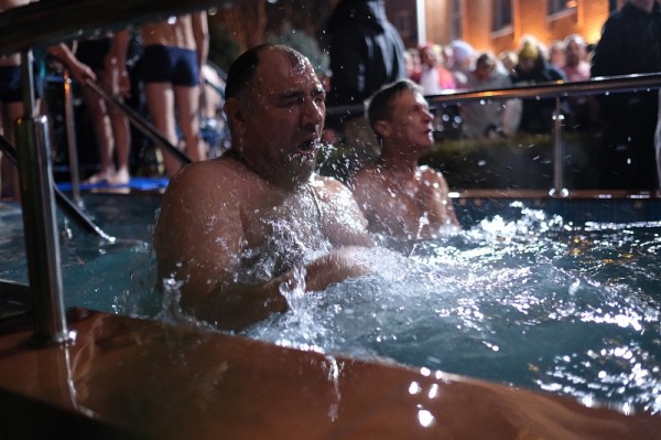 
            Крещенские купания проходят в Краснодаре                    