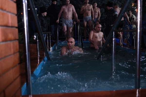 
            Крещенские купания проходят в Краснодаре                    