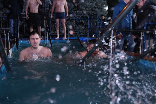 
            Крещенские купания проходят в Краснодаре                    