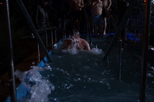 
            Крещенские купания проходят в Краснодаре                    