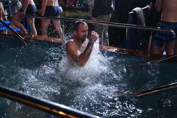 
            Крещенские купания проходят в Краснодаре                    