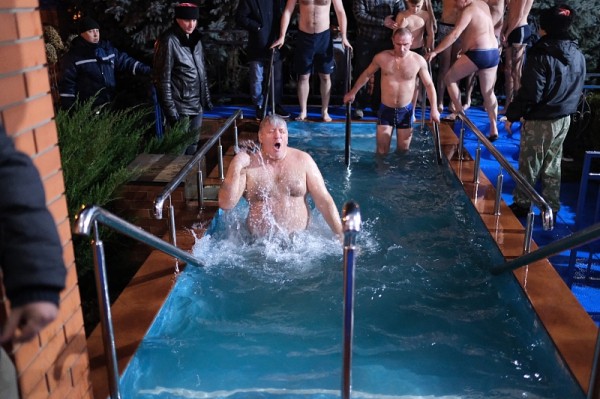 
            Крещенские купания проходят в Краснодаре                    