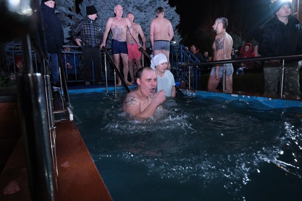 
            Крещенские купания проходят в Краснодаре                    