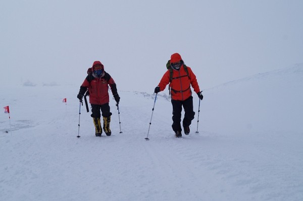 Кубанские альпинисты готовятся установить флаг Победы на вершине Эвереста
Кубанские альпинисты готовятся установить флаг Победы на вершине Эвереста