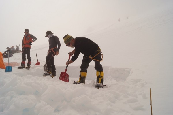 
            Кубанские альпинисты готовятся установить флаг Победы на вершине Эвереста                    