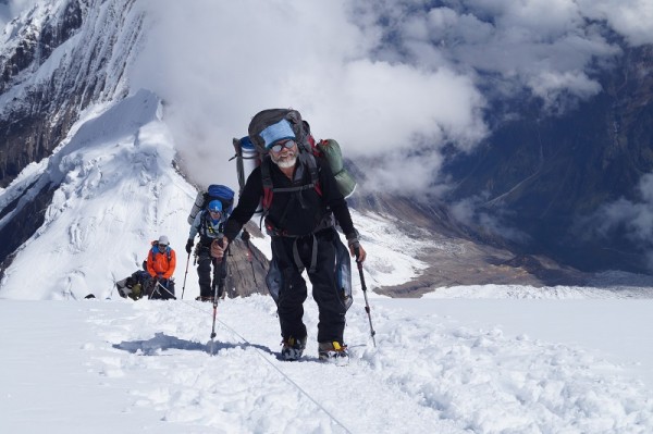 
            Кубанские альпинисты готовятся установить флаг Победы на вершине Эвереста                    